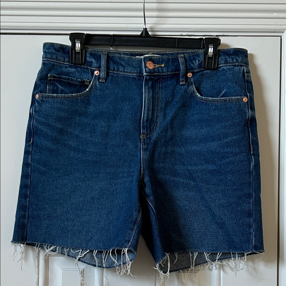 LOFT The Boyfriend Denim Shorts Frayed Raw Hem Size 26 Medium Wash Cutoff